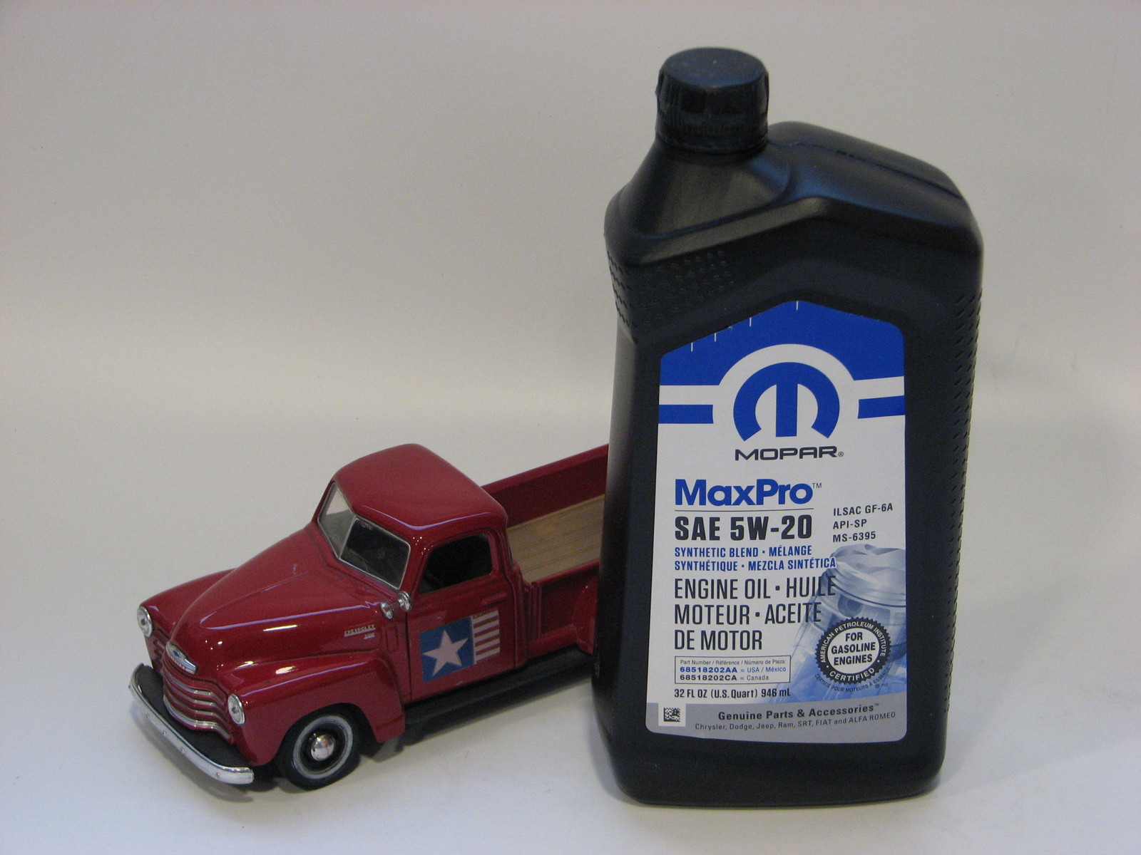 Двигателно Масло Mopar - SAE 5W20 - 68218890CA - MaxPro 1US QT / 946мл.